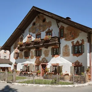 Zum Kirchenbauer Guest house
